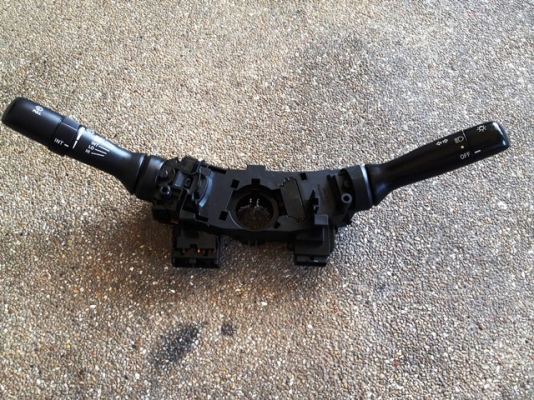 ก้านไฟเลี้ยว New Altis dual 2012