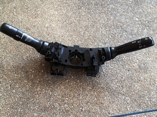 ก้านไฟเลี้ยว New Altis dual 2012