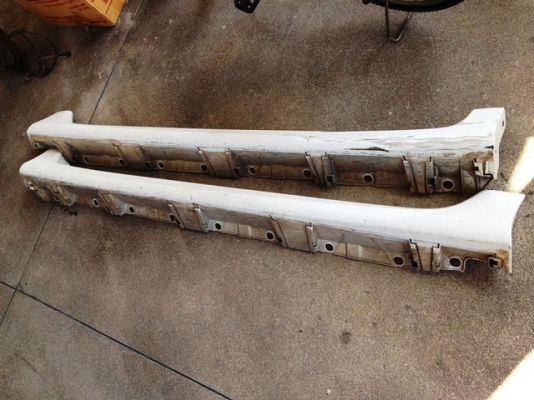 สเกิร์ต New Altis 2010 (2000)