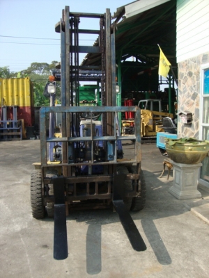 ขายรถโฟล์คลิฟท์  KOMATSU  FD25-11  เครื่องยนต์ดีเซล  เสาสูง  4  เมตร  ฮิ้ง  เกียร์ธรรมดา