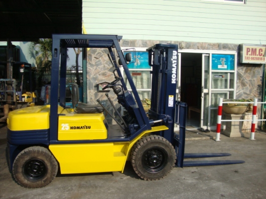ขายรถโฟล์คลิฟท์ KOMATSU  FD25-11  เครื่องยนต์ดีเซล  เสาสูง  3  เมตร  เกียร์ธรรมดา