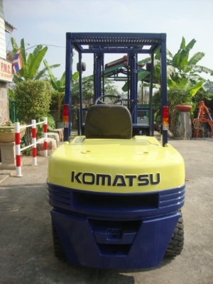 ขายรถโฟล์คลิฟท์ KOMATSU FD30-11 เครื่องยนต์ดีเซล เสาสูง 3.3 เมตร เกียร์ออโตเมติค ขายรถโฟล์คลิฟท์ KOMATSU FD30-11 เครื่องยนต์ดีเซล เสาสูง 3.3 เมตร เกียร์ออโตเมติค
