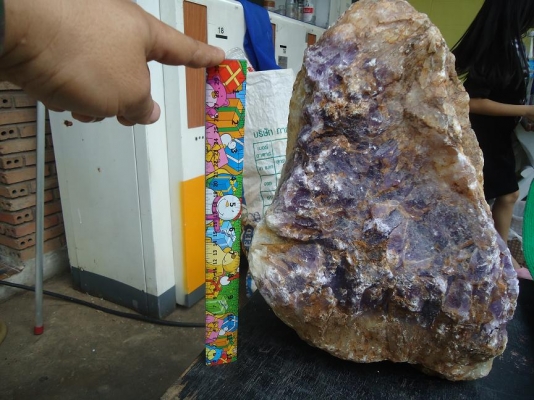 ขายพลอยก้อนอะเมทีส กก.ละ 500 บาท