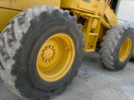 ขายรถตัก KOMATSU 510 SN:16069 ปี1982 ,7678ชม.รถนอกนำเข้า ไม่เคยใช้ในไทย สภาพดี มากๆๆๆ ติดต่อ มานะ 085-9049669