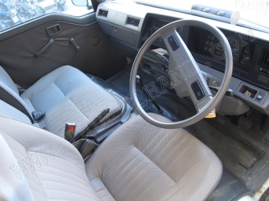 รถตู้ ยี่ห้อ NISSNA 10 ที่นั่ง