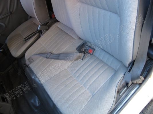 รถตู้ ยี่ห้อ NISSNA 10 ที่นั่ง