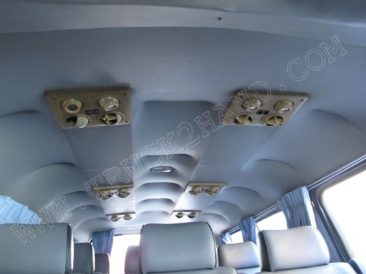 รถตู้ ยี่ห้อ NISSNA 10 ที่นั่ง