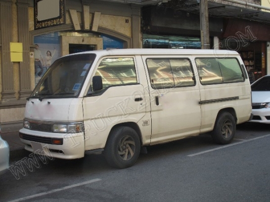 รถตู้ ยี่ห้อ NISSNA 10 ที่นั่ง
