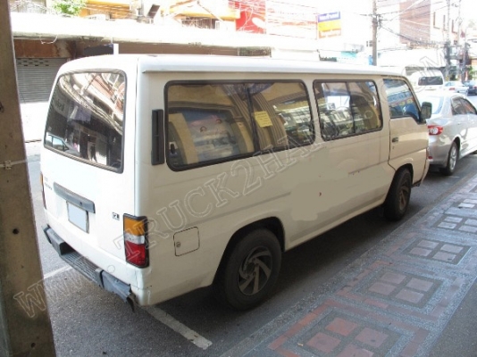 รถตู้ ยี่ห้อ NISSNA 10 ที่นั่ง