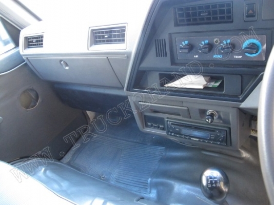 รถตู้ ยี่ห้อ NISSNA 10 ที่นั่ง