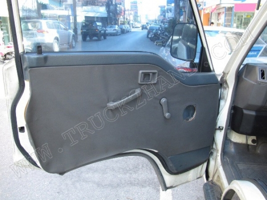 รถตู้ ยี่ห้อ NISSNA 10 ที่นั่ง