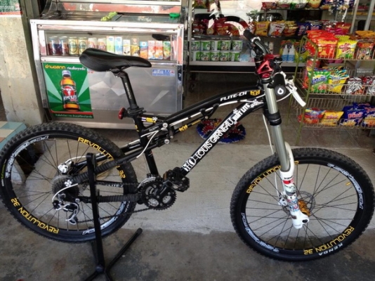 ขายแลกจักรยานเสือภูเขาดาวน์ฮิลล์แต่งๆๆ