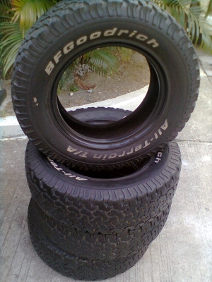 ปรับราคาขายใหม่ขายยาง BF ขนาด 235/70R16 ยางปี 06  จำนวน 4 เส้น