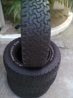 ปรับราคาขายใหม่ขายยาง BF ขนาด 235/70R16 ยางปี 06  จำนวน 4 เส้น