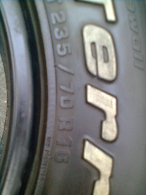 ปรับราคาขายใหม่ขายยาง BF ขนาด 235/70R16 ยางปี 06  จำนวน 4 เส้น