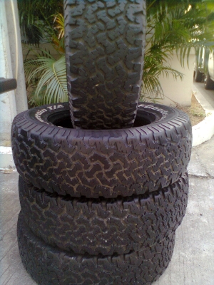 ปรับราคาขายใหม่ขายยาง BF ขนาด 235/70R16 ยางปี 06  จำนวน 4 เส้น