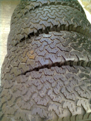 ปรับราคาขายใหม่ขายยาง BF ขนาด 235/70R16 ยางปี 06  จำนวน 4 เส้น