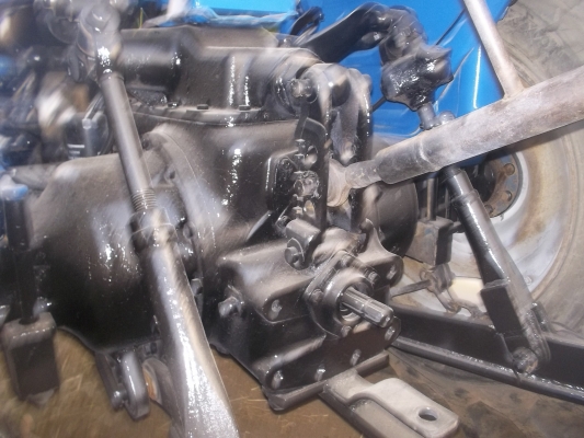 ขายรถไถฟอร์ดเครื่อง6600/ท้าย77พร้อมใบมีดและผาน6/เล่มทะเบียนพร้อมโอนสภาพพร้อมใช้