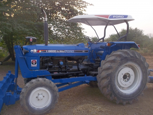 ขายรถไถฟอร์ดเครื่อง6600/ท้าย77พร้อมใบมีดและผาน6/เล่มทะเบียนพร้อมโอนสภาพพร้อมใช้