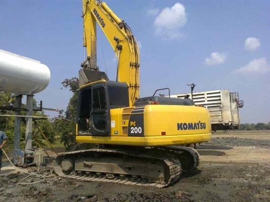 ขายโคมัสซุ 200-8 ซีเรียล8x,xxx ไฟฟ้าครบ เอกสารเล่มทะเบียน ราคา2,500,000 บาท