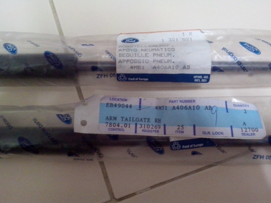 ขายโช้คประตูหลัง Ford focus 5D.