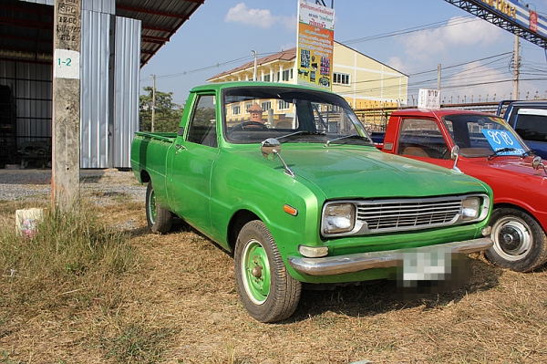 มาสด้าพัน สีเขียว เกียร์คอครับ วิ่งไกลได้สบายครับ มาสด้าพัน สีเขียว เกียร์คอครับ วิ่งไกลได้สบายครับ