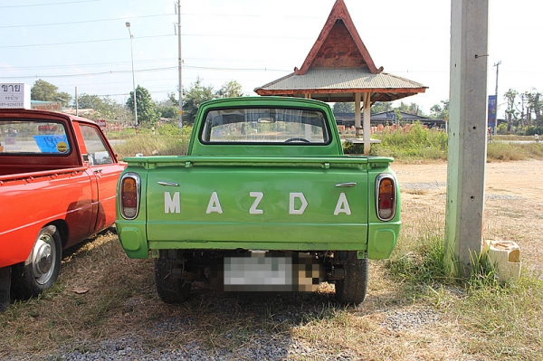 มาสด้าพัน สีเขียว เกียร์คอครับ วิ่งไกลได้สบายครับ มาสด้าพัน สีเขียว เกียร์คอครับ วิ่งไกลได้สบายครับ