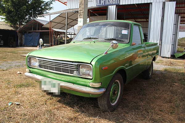 มาสด้าพัน  สีเขียว  เกียร์คอครับ   วิ่งไกลได้สบายครับ