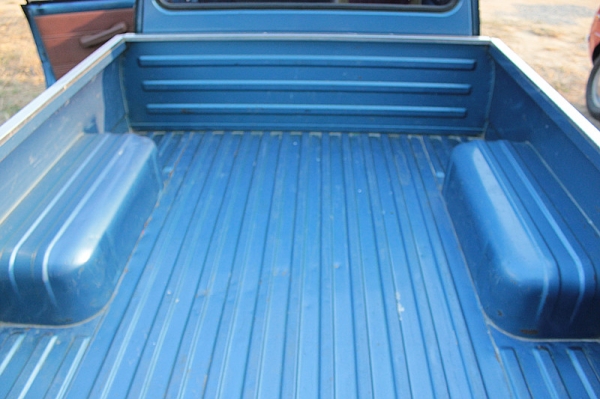 มาสด้าพัน  สีฟ้าครับ  เดิมๆๆบางๆๆครับ สวยมาก