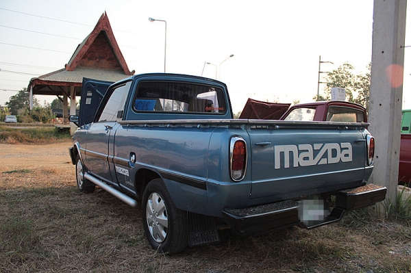 มาสด้าพัน  สีฟ้าครับ  เดิมๆๆบางๆๆครับ สวยมาก