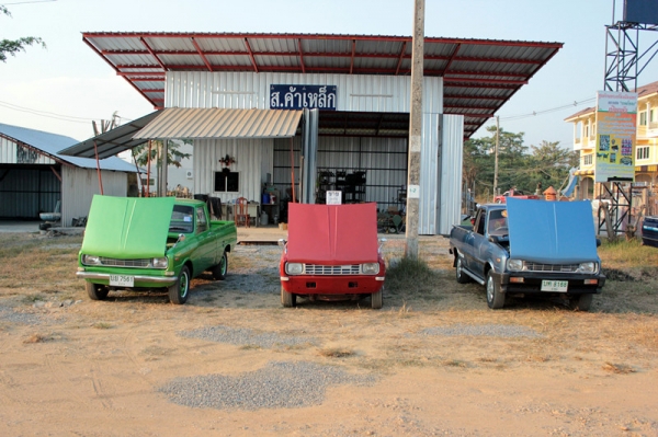 มาสด้าพัน  สีฟ้าครับ  เดิมๆๆบางๆๆครับ สวยมาก