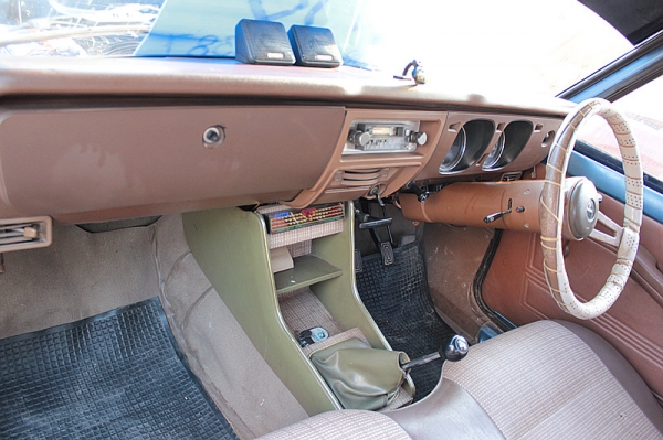 มาสด้าพัน  สีฟ้าครับ  เดิมๆๆบางๆๆครับ สวยมาก