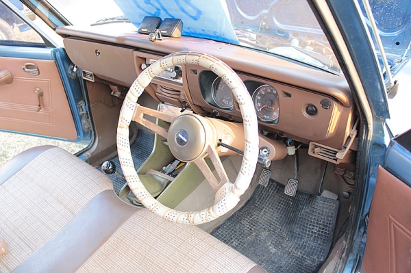 มาสด้าพัน  สีฟ้าครับ  เดิมๆๆบางๆๆครับ สวยมาก