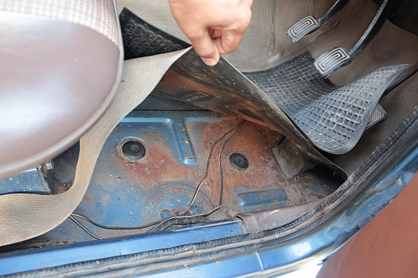 มาสด้าพัน  สีฟ้าครับ  เดิมๆๆบางๆๆครับ สวยมาก