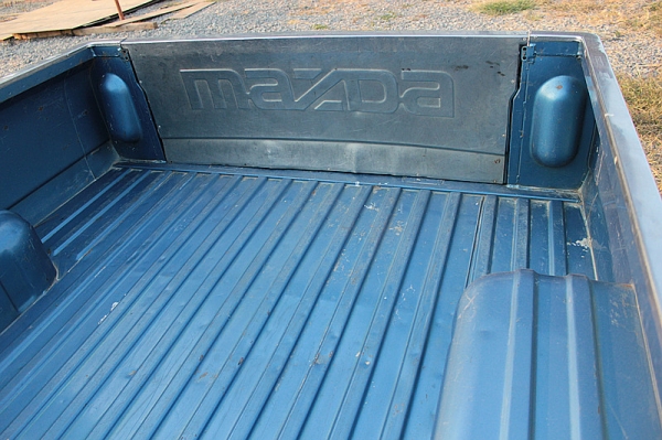 มาสด้าพัน  สีฟ้าครับ  เดิมๆๆบางๆๆครับ สวยมาก