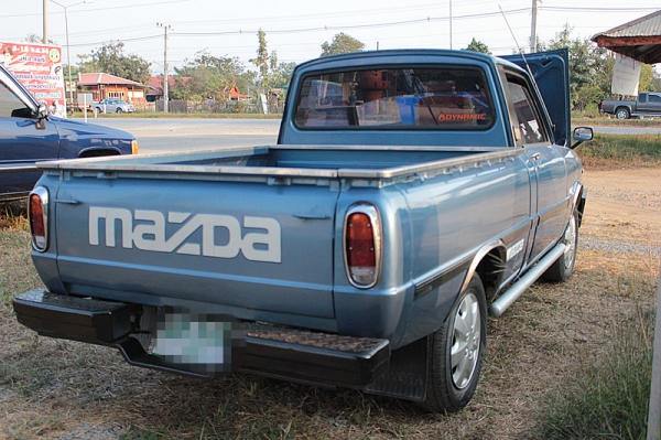 มาสด้าพัน  สีฟ้าครับ  เดิมๆๆบางๆๆครับ สวยมาก