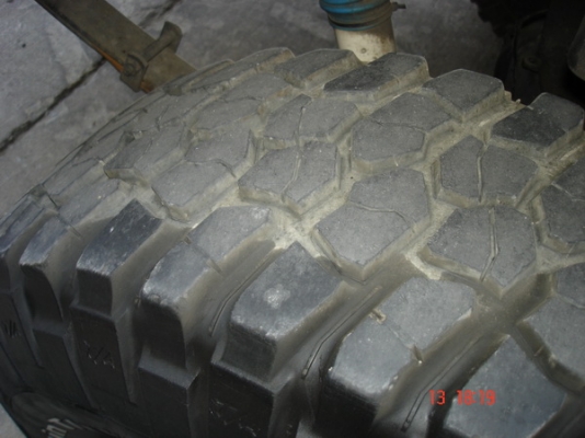 ขายยาง  BF KM 2   315 x 75 x 16  สวยๆ เชิญครับ