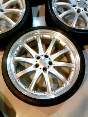 ล้อ HARTGE ขนาด 22 นิ้ว 5 รู แท้จากเยอรมัน พร้อมยางดอกเต็มๆ หน้า 265-30-22 หลัง 295-25-22 .Tel.085-150-9040 P ล้อ HARTGE ขนาด 22 นิ้ว 5 รู แท้จากเยอรมัน พร้อมยางดอกเต็มๆ หน้า 265-30-22 หลัง 295-25-22 .Tel.085-150-9040 P