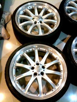 ล้อ HARTGE ขนาด 22 นิ้ว 5 รู แท้จากเยอรมัน พร้อมยางดอกเต็มๆ หน้า 265-30-22 หลัง 295-25-22 .Tel.085-150-9040 P ล้อ HARTGE ขนาด 22 นิ้ว 5 รู แท้จากเยอรมัน พร้อมยางดอกเต็มๆ หน้า 265-30-22 หลัง 295-25-22 .Tel.085-150-9040 P