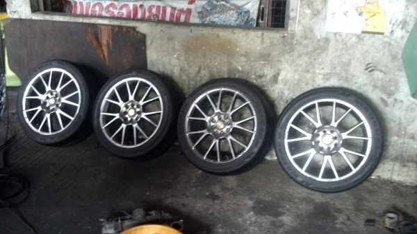 แม็กนอกขอบ17 พร้อมยาง 215 45 17 ราคา 7700 บาท