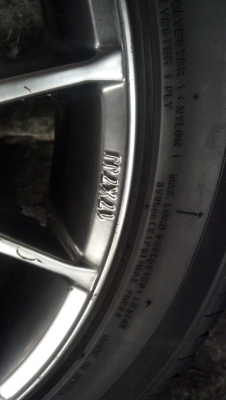 แม็กนอกขอบ17 พร้อมยาง 215 45 17 ราคา 7700 บาท แม็กนอกขอบ17 พร้อมยาง 215 45 17 ราคา 7700 บาท