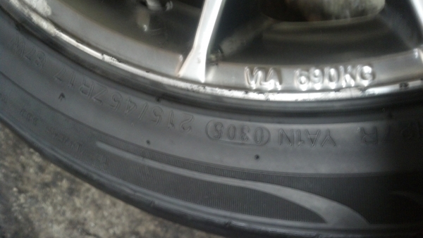 แม็กนอกขอบ17 พร้อมยาง 215 45 17 ราคา 7700 บาท แม็กนอกขอบ17 พร้อมยาง 215 45 17 ราคา 7700 บาท