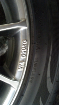 แม็กนอกขอบ17 พร้อมยาง 215 45 17 ราคา 7700 บาท แม็กนอกขอบ17 พร้อมยาง 215 45 17 ราคา 7700 บาท