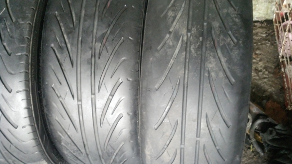 แม็กนอกขอบ17 พร้อมยาง 215 45 17 ราคา 7700 บาท แม็กนอกขอบ17 พร้อมยาง 215 45 17 ราคา 7700 บาท