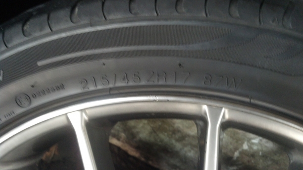 แม็กนอกขอบ17 พร้อมยาง 215 45 17 ราคา 7700 บาท แม็กนอกขอบ17 พร้อมยาง 215 45 17 ราคา 7700 บาท