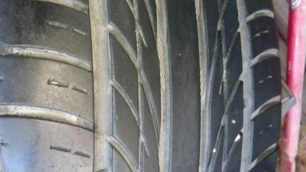 ขายแม็ก ขอบ15 พร้อมยางดอกสวยๆ 5 เส้น ราคา 6700 บาท ขายแม็ก ขอบ15 พร้อมยางดอกสวยๆ 5 เส้น ราคา 6700 บาท