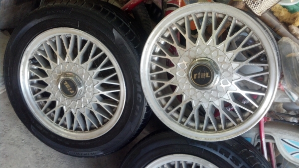 ขายแม็ก ขอบ15 พร้อมยางดอกสวยๆ 5 เส้น ราคา 6700 บาท ขายแม็ก ขอบ15 พร้อมยางดอกสวยๆ 5 เส้น ราคา 6700 บาท