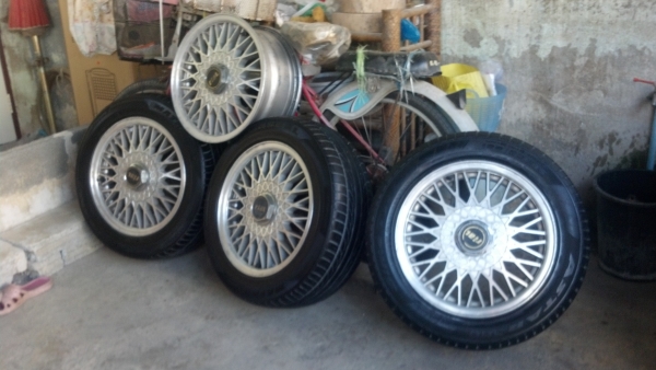 ขายแม็ก ขอบ15 พร้อมยางดอกสวยๆ 5 เส้น ราคา 6700 บาท