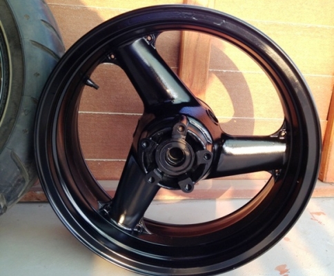 ขาย ล้อและพร้อมยางทั้งชุด bigbike ขอบ 16และขอบ 17 ราคาต่อรองได้คับ 7,500 บาท