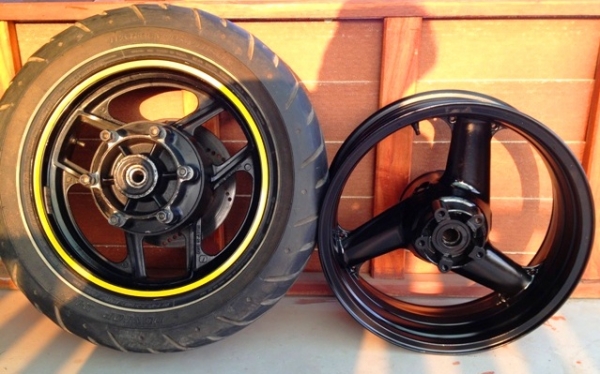 ขาย ล้อและพร้อมยางทั้งชุด bigbike ขอบ 16และขอบ 17 ราคาต่อรองได้คับ 7,500 บาท